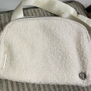 NWT Lululemon Everywhere Belt Bag